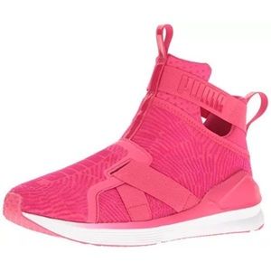 ISO!!! ❤️❤️PUMA